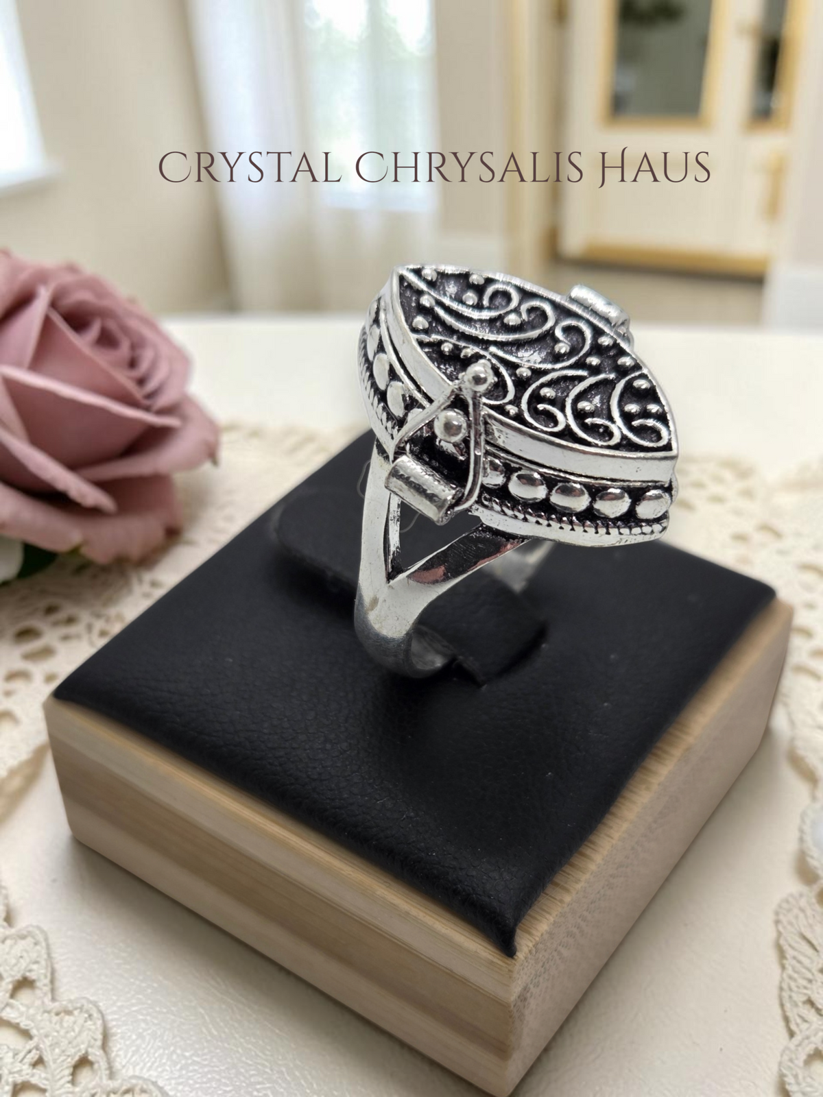 Old World .925 Sterling Silver Opulently Vintage Designed Marquise Poison Ring