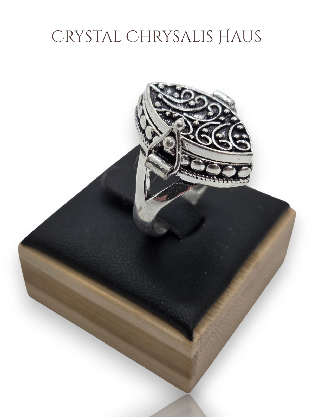 Old World .925 Sterling Silver Opulently Vintage Designed Marquise Poison Ring
